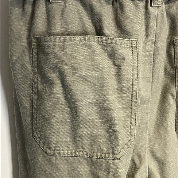 Abercrombie & Fitch Sage Green Tie-Waist Cropped Pants - Picture 7 of 8